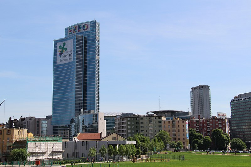 File:Piazza Gae Aulenti with Palazzo Lombardia.jpg