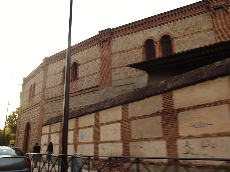 File:Plaza de toros de Talavera de la Reina.JPG