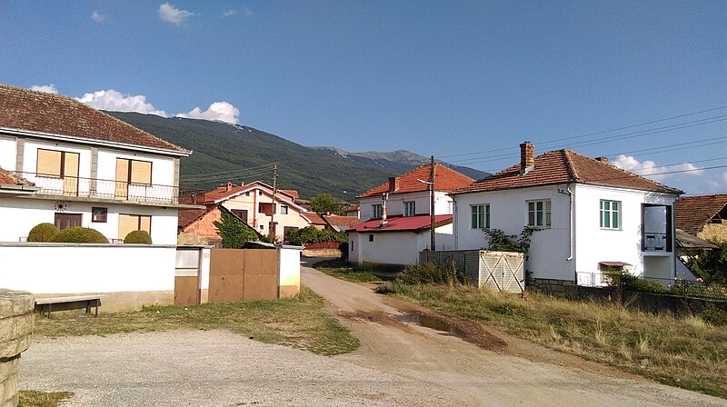 File:Podmočani village 3.jpg