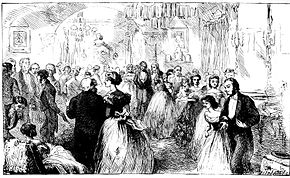 gran salón ricamente decorado, multitud de invitados charlando (sin bailar), caballeros (más numerosos que las damas) con chaqueta, damas con vestidos de noche.  Un gran piano abierto visible a la derecha (el músico puede adivinarlo)