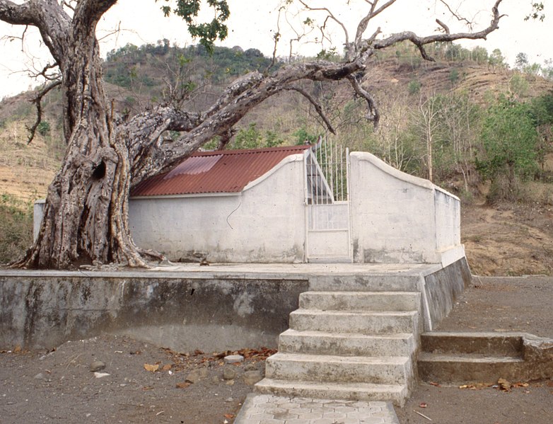 File:Portion of the Giriloyo graveyard complex in the 1990s.jpg