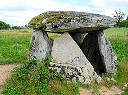 Dolmen du Pouyol makalesinin açıklayıcı görüntüsü