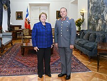 Presidenta recibió a Comandante en Jefe del Ejército, general Humberto Oviedo.jpg