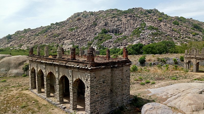 File:Rajagiri fort building.jpg