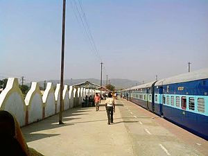 Railway platform Rajgir station.jpeg