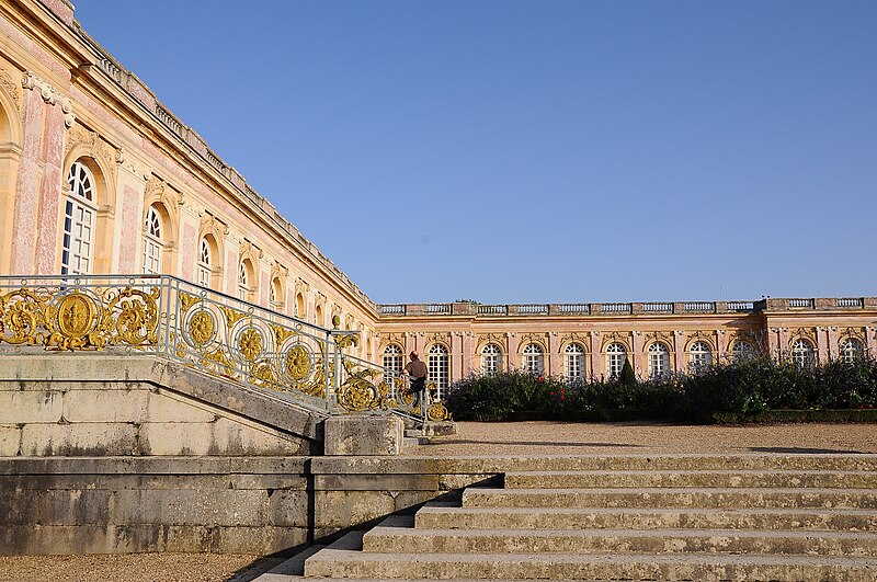 File:Right wing of Grand Trianon 003.jpg