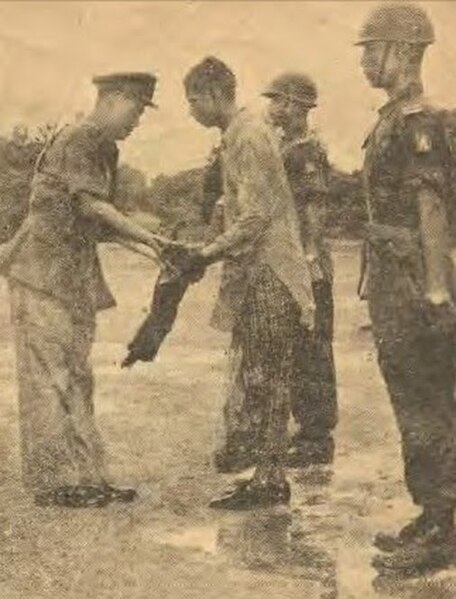 File:Rohingya mujahid surrenders (1961).jpg