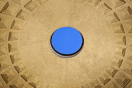 El óculo circular del Panteón, en el centro del techo cupulado