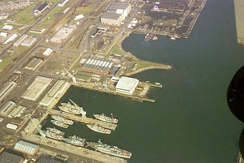 Rosyth Dockyard - 1975 - geograph.org.uk - 1494842.jpg