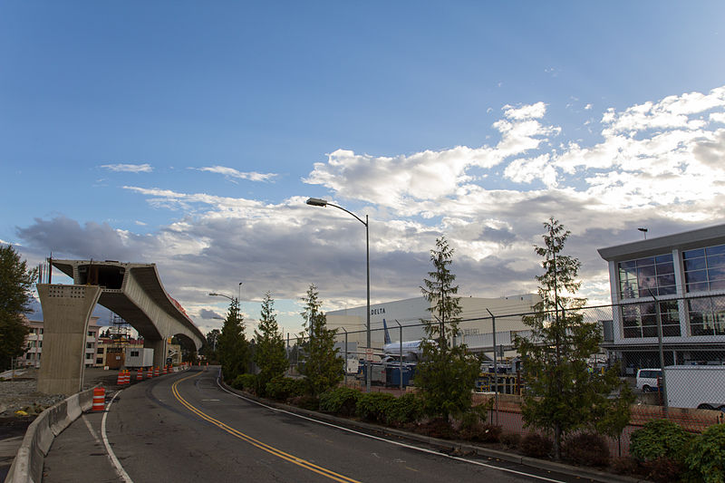 File:S 200th Link Construction- Air Cargo Rd near gate A14 (15360788689).jpg