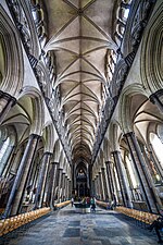 Миниатюра для Файл:Salisbury Cathedral interior 2.jpg