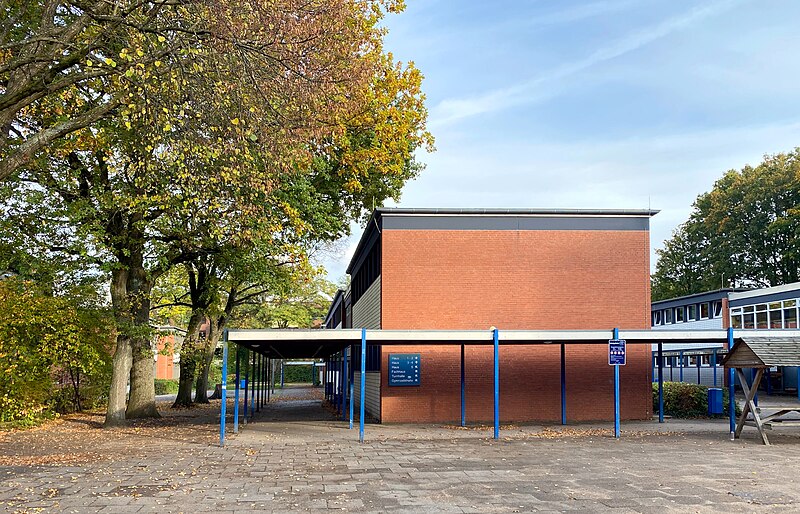 File:Schule Röthmoorweg in Hamburg-Schnelsen, Klassenhäuser (07).jpg