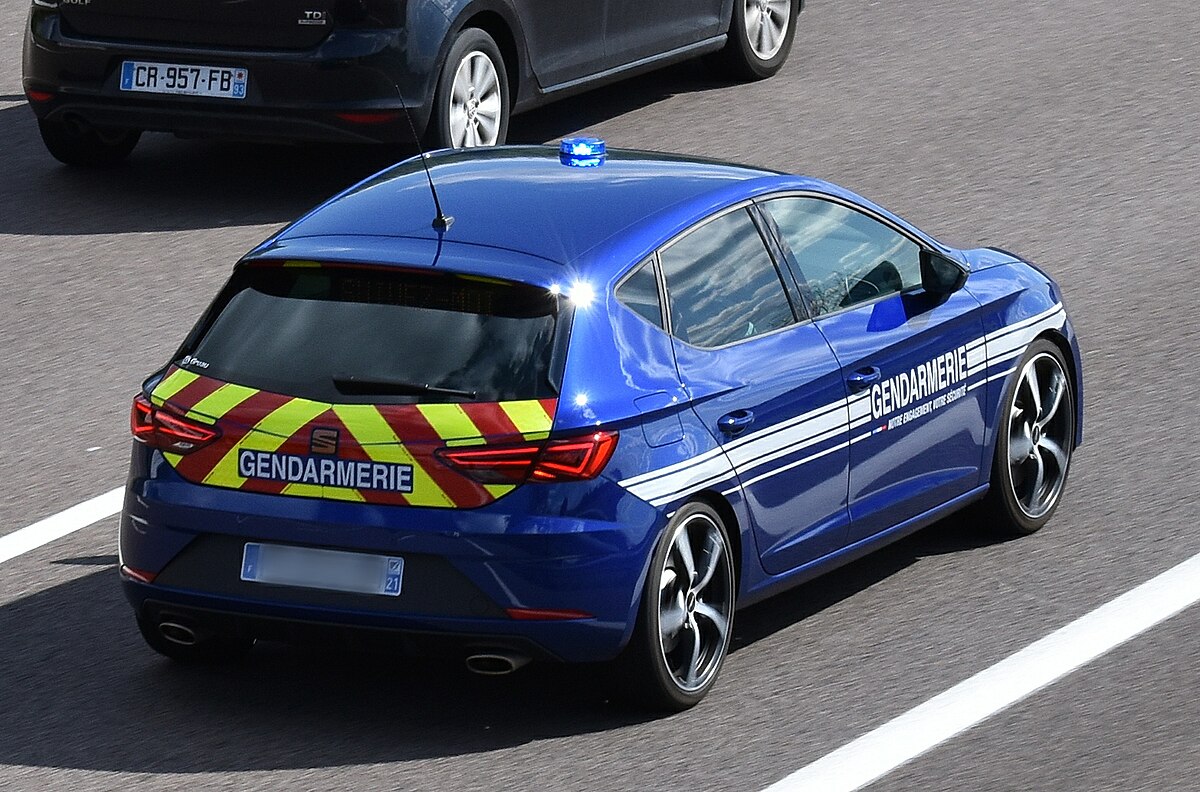 Fichier:Seat Leon III Cupra 290ch Gendarmerie.jpg — Wikipédia