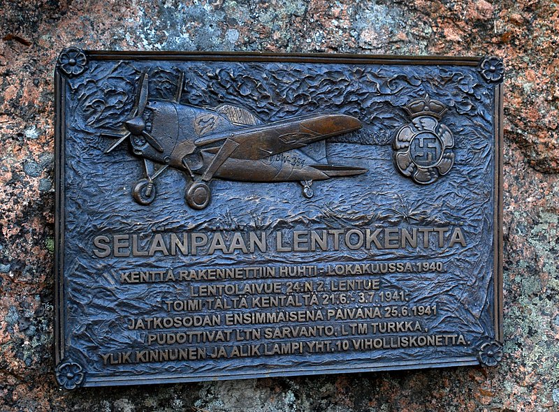 File:Selänpää memorial (2725889350).jpg