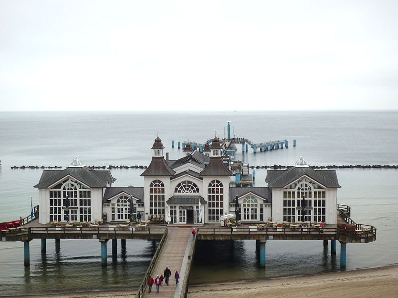 File:Sellin pier (6846702288).jpg