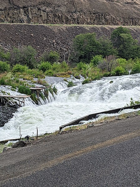 File:Sherar's Falls at Deschutes River, Oregon.jpg