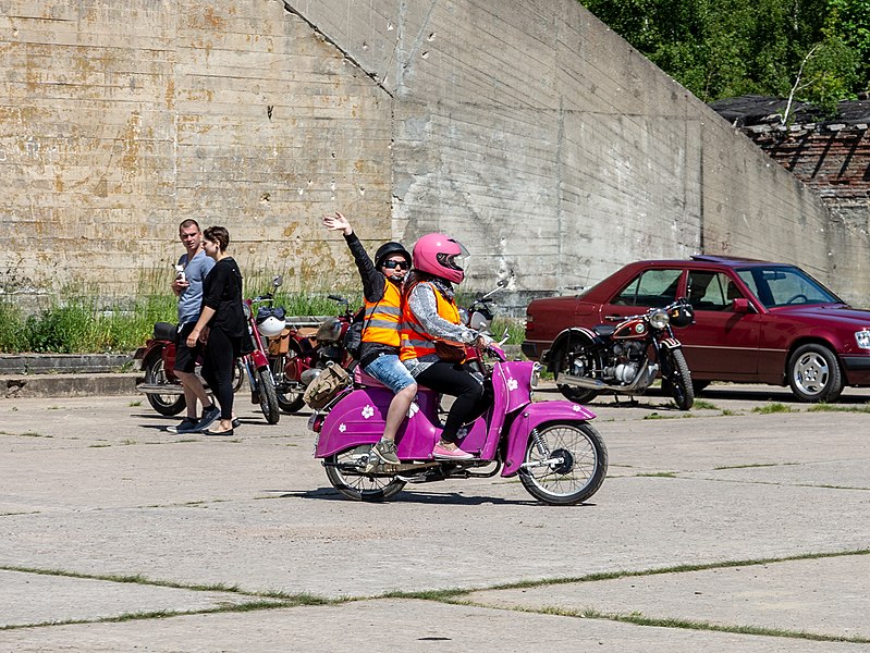 File:Simson SR 2, Pfingsttreffen Puetnitz 2018, Ribnitz-Damgarten (1X7A2674) (cropped).jpg