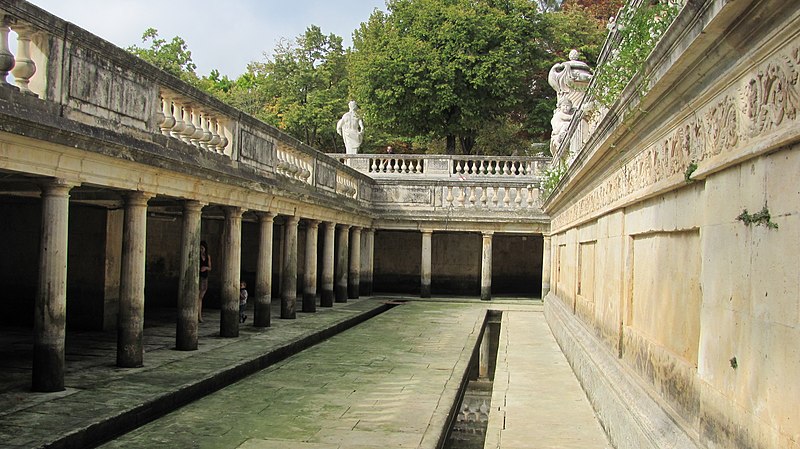 File:Sous les jardins de Nîmes.JPG