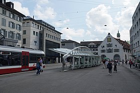 Haltestelle Marktplatz-Bohl mit Calatrava-Wartehalle und Waaghaus