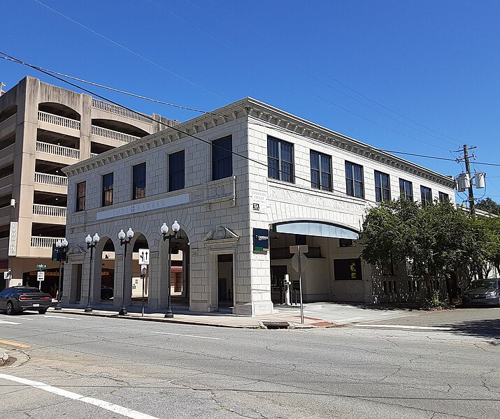 File:Standard Oil Building, 110 East President Street.jpg