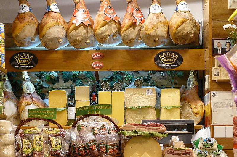 File:Street market in Palermo.JPG