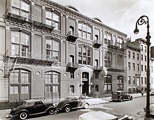 Tenth Street Studio Building photographed in 1938 Studios, 51 West Tenth Street, Manhattan (NYPL b13668355-482793) (cropped).jpg