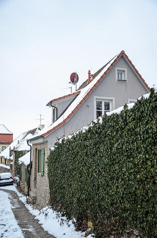 Sulzfeld, Graben-West. Raiffeisenstraße 6b, Stadtmauer-002