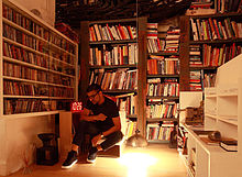 Сунил Падвал в своей студии.jpg