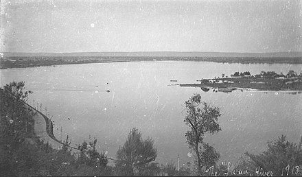 Swan River in 1918, showing the then as-yet largely undeveloped Mill Point area
