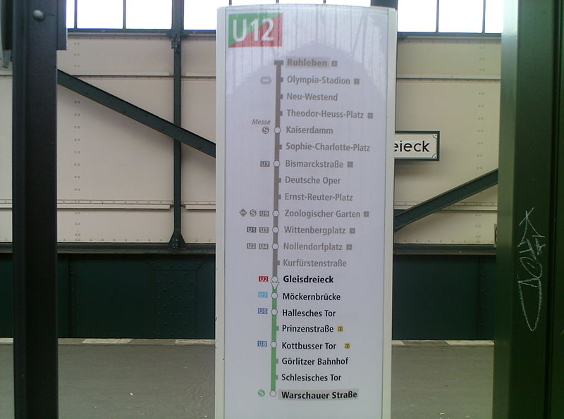 File:Temporäre U12-Perlenschnur (2).JPG