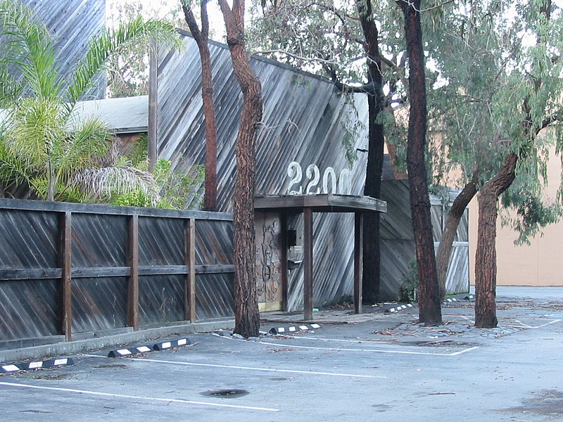 File:The Plant - Sausalito - front door 4.jpg