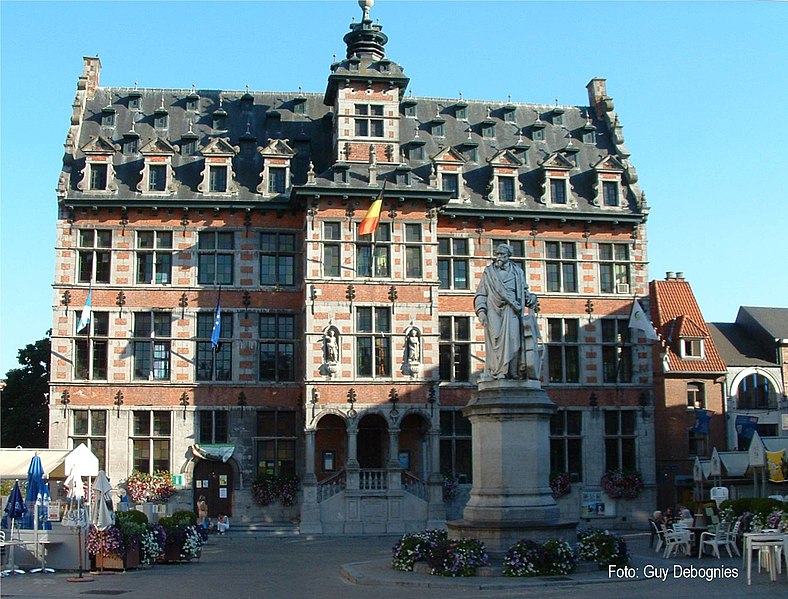 Fil:Town hall of Halle, Belgium, 2005.jpg