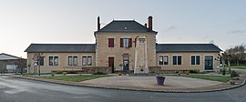 Town hall of St-Hilaire-Bonneval (1).jpg
