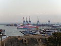 Italiano: Un traghetto della Tirrenia sta uscendo dal porto di Genova
