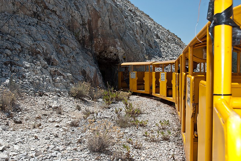 File:Train leaving the tunnel at via Lanzi.jpg