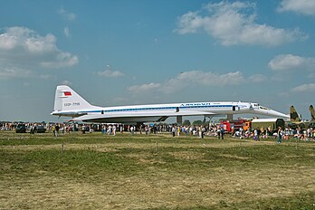 Le Tupolev Tu-144 no 77115 est le dernier Tu-144 à avoir été produit, il sortit des chaînes de montage en 1984 et fit son premier vol le 4 octobre de la même année. Il a effectué son dernier vol le 12 mai 1986 et reste depuis à la base aérienne de Zhukovsky. Il est visible lors du salon international aérospatial de Moscou depuis 2007. (définition réelle 2 640 × 1 760)