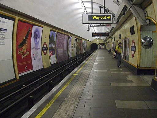 Turnpike Lane stn northbound