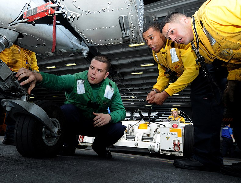 File:US Navy 110204-N-6632S-005 Aviation Machinist's Mate Airman Nicholas Castello, assigned to Helicopter Sea Combat Squadron (HSC) 9, shows Sailors fr.jpg