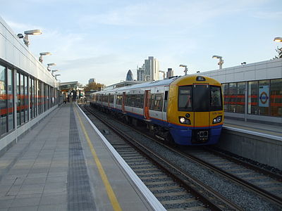 A London Overground train bound for Dalston Junction arrives at the northbound platform.