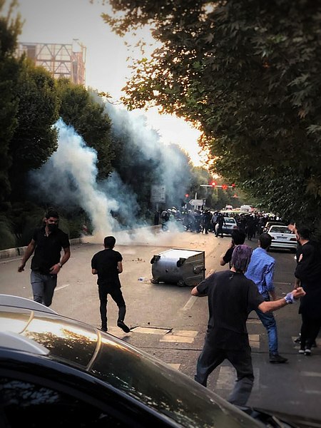 ไฟล์:Uprising in Tehran, Keshavarz Boulvard September 2022 (2).jpg