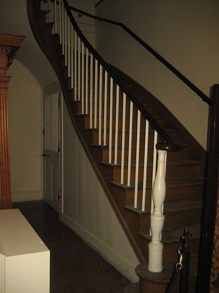 File:UrsulineFQInteriorUpriverStaircase.JPG