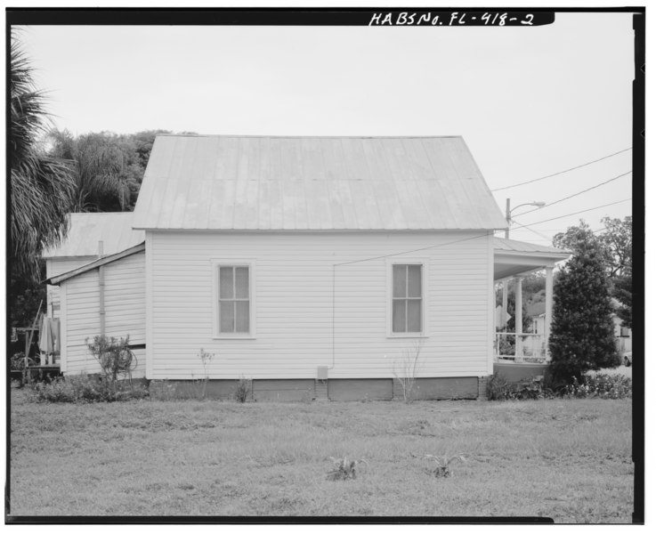 File:VIEW OF EAST SIDE OF 1815 EAST FIFTEENTH AVENUE, FACING WEST. - 1815 East Fifteenth Avenue (House), Tampa, Hillsborough County, FL HABS FLA,29-TAMP,27-2.tif