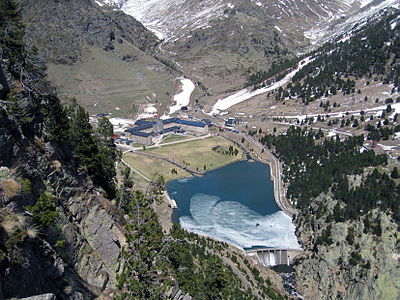 Valley with mountain resort, sanctuary and reservoir (Vall de Núria, 2008)