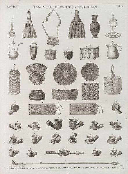 Pl.II - 1-6. Vases; 7-16. Paniers et ouvrages en feuilles de palmier; 17.18. Lanterne; 19-42. Sygy (jeu), ouvrages en peau, pipes