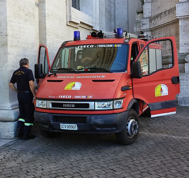 File:Vatican Fire engine 20141005 114427 (cropped).jpg