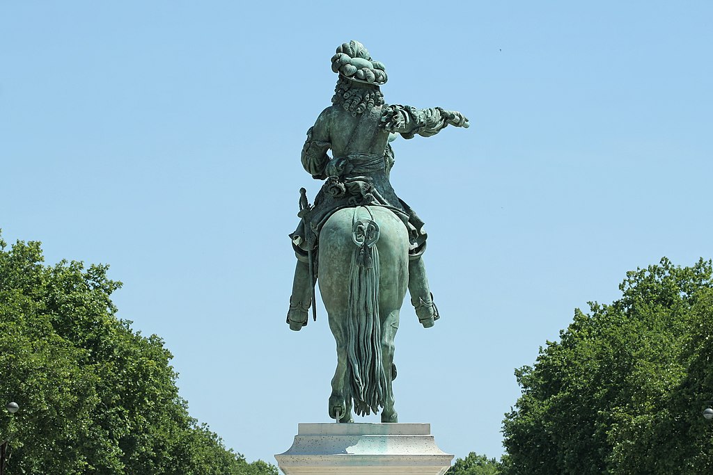 Versailles, statue équestre de Louis XIV 01