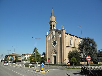 Fayl:Via_Antoniana,_p.za_Europa,_chiesa_S._Maria_Ass.ta_e_Municipio_(Campodarsego).jpg