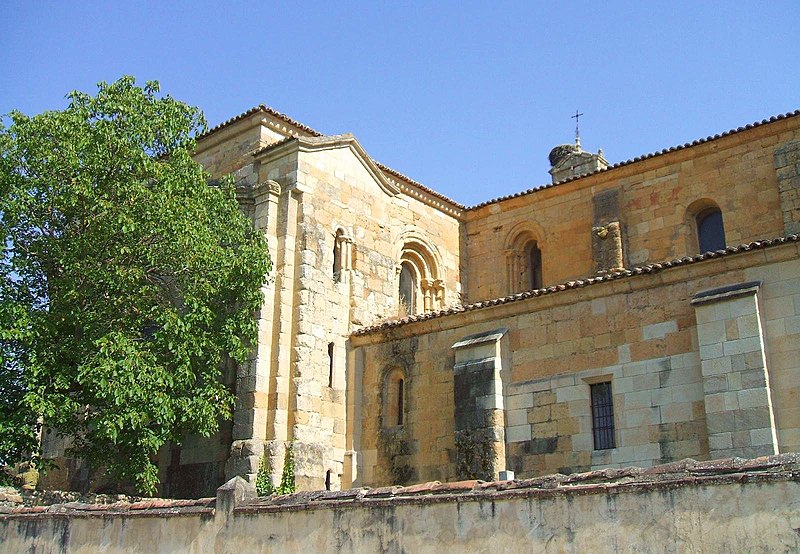 File:Villaverde de Sandoval - Monasterio de Santa Maria 10.jpg