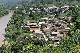 Vista do bairro Manoel Domingos a partir do Nossa Senhora da Penha, com o rio Piracicaba à esquerda.
