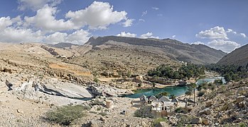 阿曼東部區東北省的拜尼哈立德乾河（英语：Wadi Bani Khalid）[2][3]